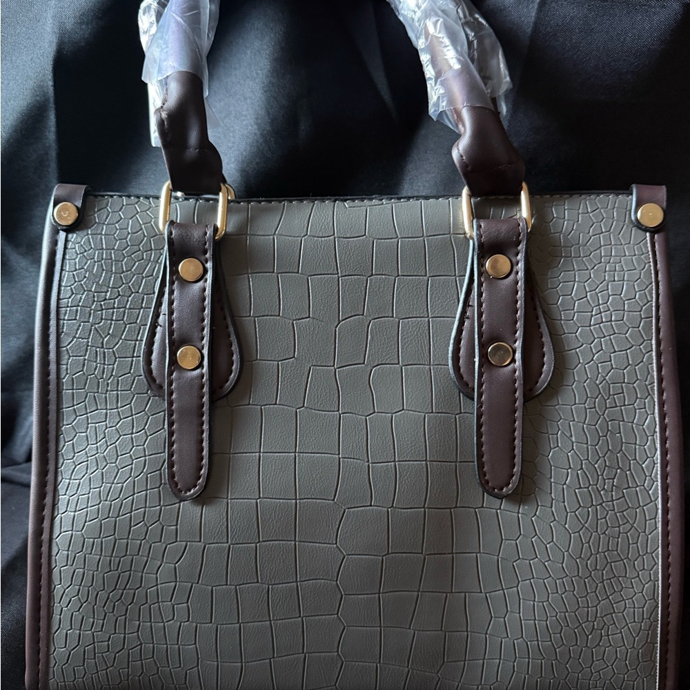 Elegant Gray Crocodile-Embossed Bag with Strap Wallet and Makeup or Addition bag
